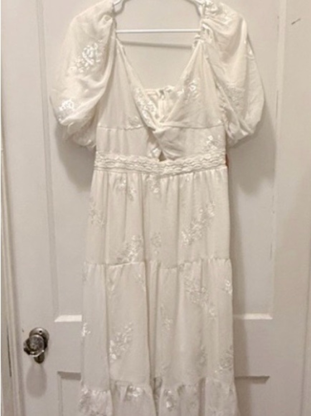 NWT Arula Cream Puff-Sleeve Tiered Midi Dress